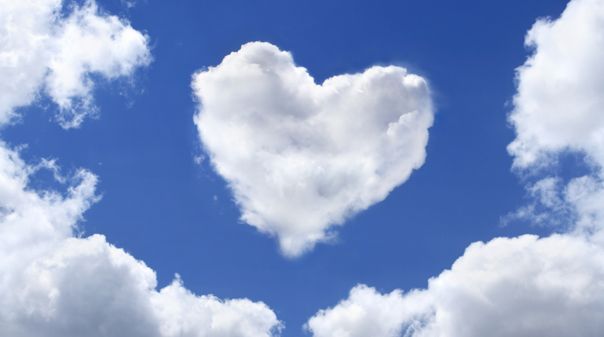 nuage en forme de coeur signe ange