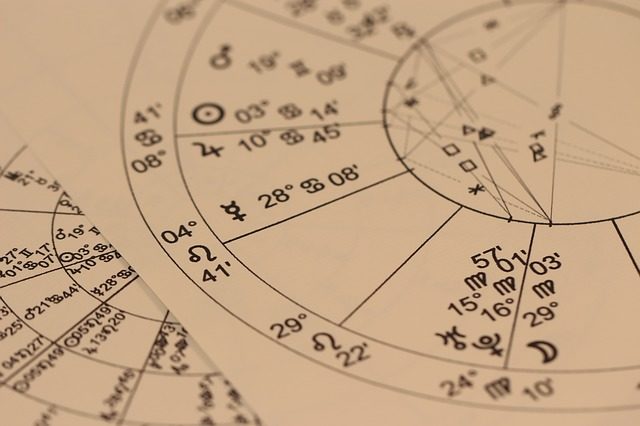 comment devient-on astrologue