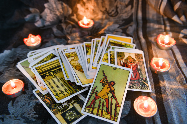 Comment débuter le tirage de tarot divinatoire ? 